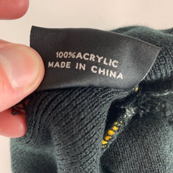 Wichita State Shockers NCAA Black Gold Captivating Knit Beanie New - Picture 6 of 6